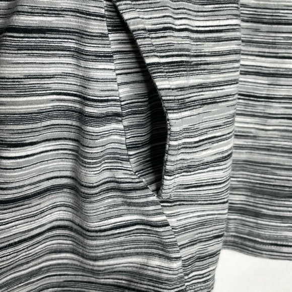 Pure J Jill Space-Dyed Black White Top with Pockets - Picture 4 of 9